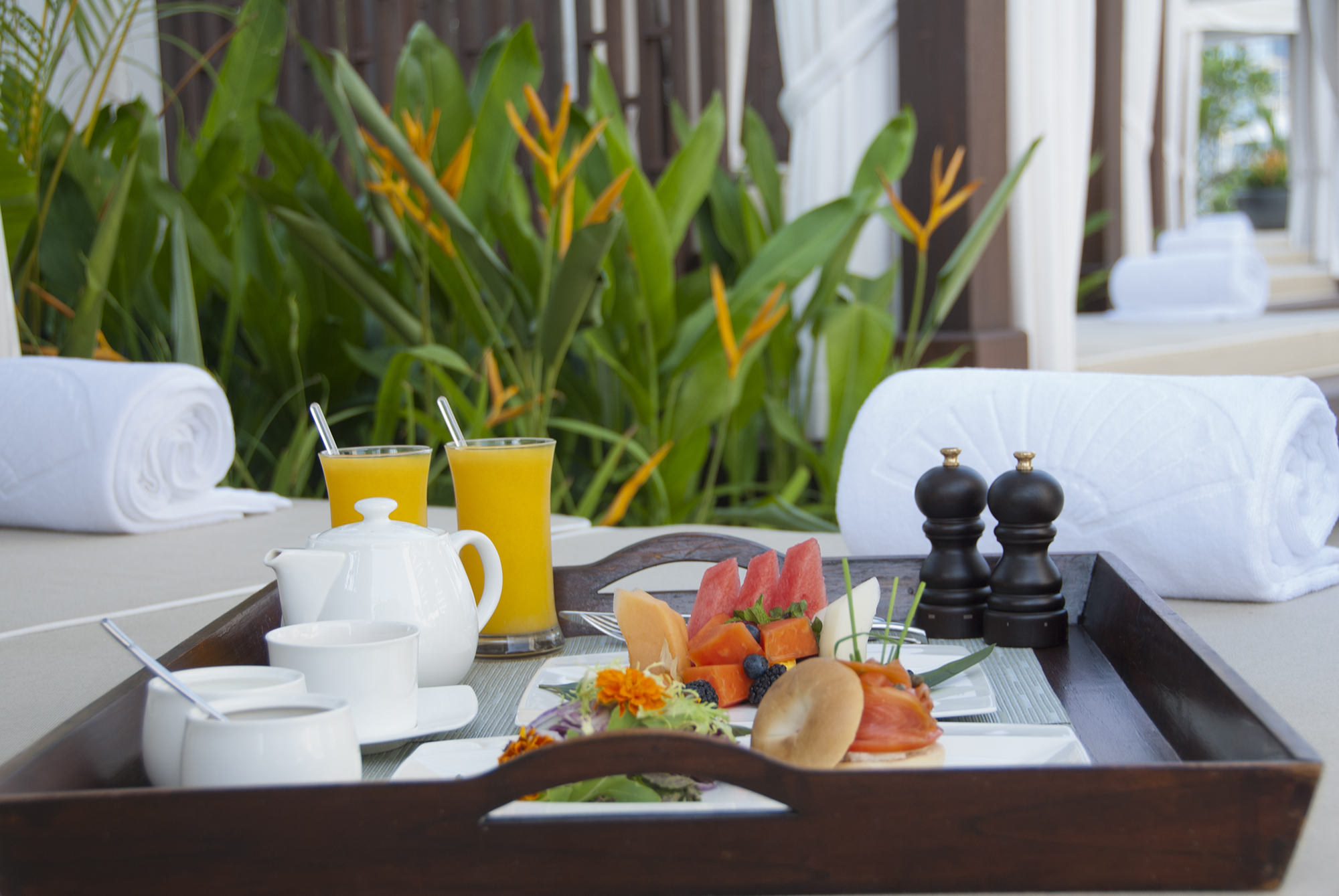 Breakfast Poolside. The Mandarin Oriental Hotel Singapore.