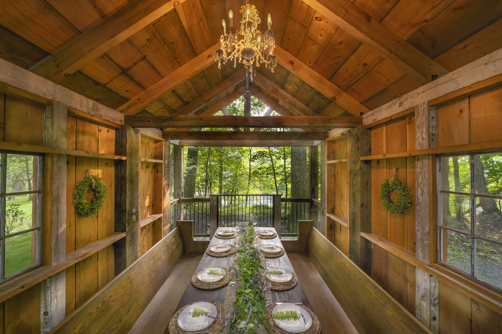 The historic Settlers Inn features Grant’s Wood, a charming area for dining that offers a memorable private experience overlooking the serene Lackawaxen River.